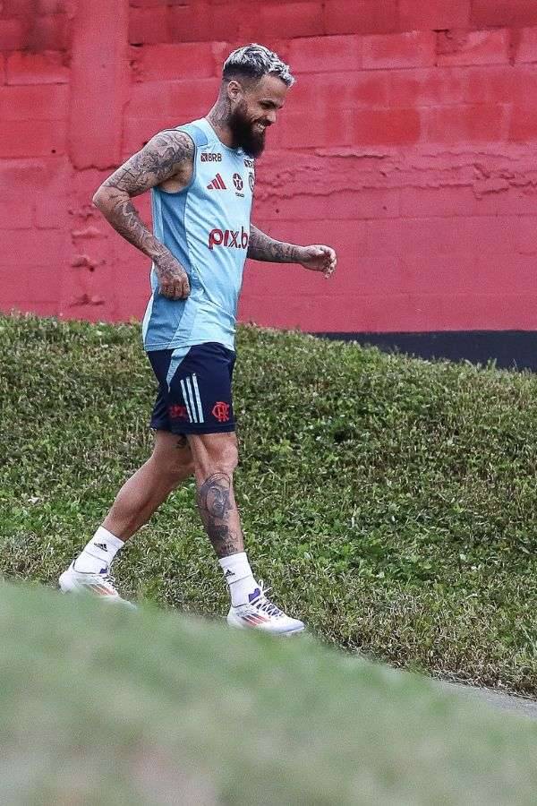 Michael no CT do Ninho do Urubu
