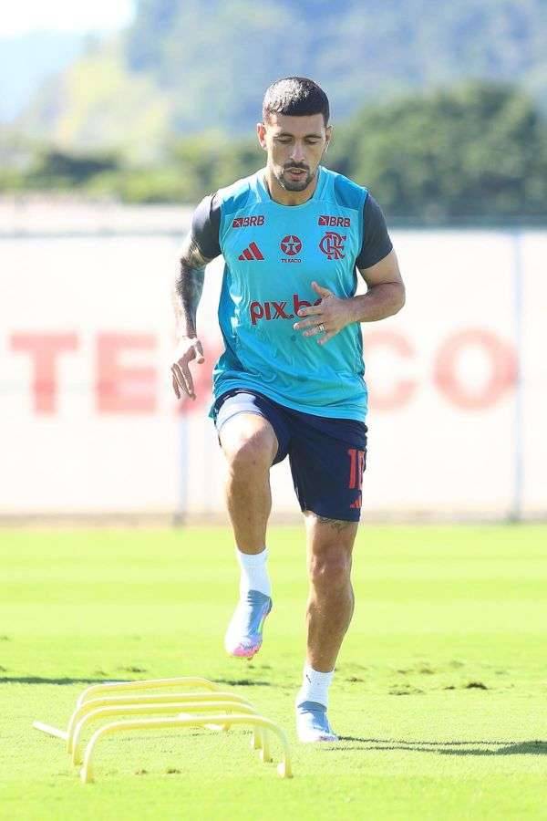 Provável escalação do Flamengo para o jogo de amanhã