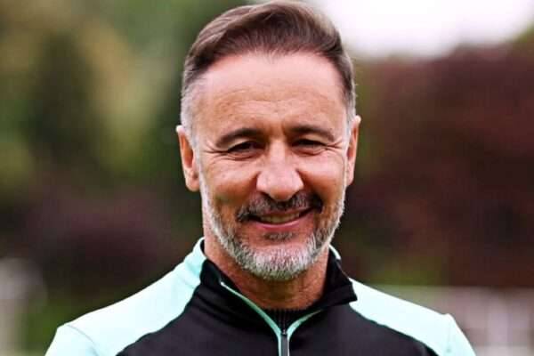 Vítor Pereira ex-Flamengo é eleito o melhor técnico da Premier League