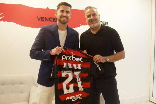 Flamengo anuncia contratação de Jorginho