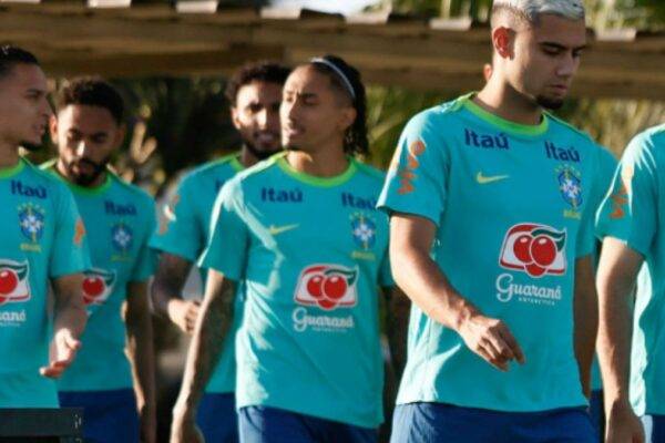 Jogadores em treino da Seleção Brasileira