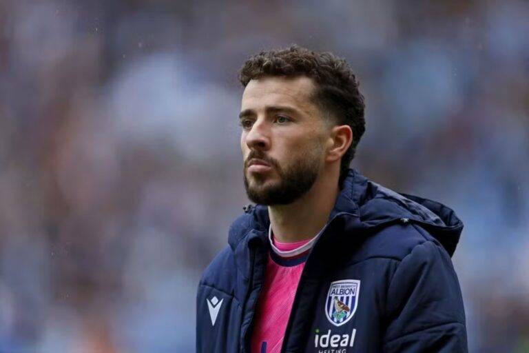AGORA: Flamengo se aproxima de acerto com Mikey Johnston, atacante irlandês