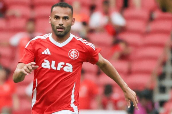 Thiago Maia em ação pelo Internacional