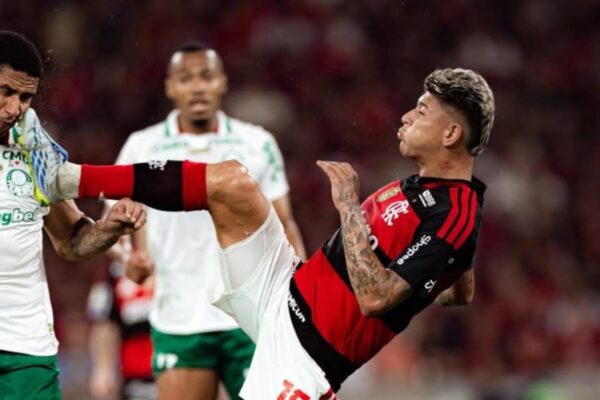 Carrascal pede desculpas após expulsão na derrota do Flamengo para o Palmeiras. (Imagem: Reprodução)