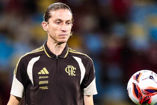 Filipe Luís ganha força no Benfica e pode retornar ao futebol europeu em breve. (Imagem: Gilvan de Souza/ Flamengo)