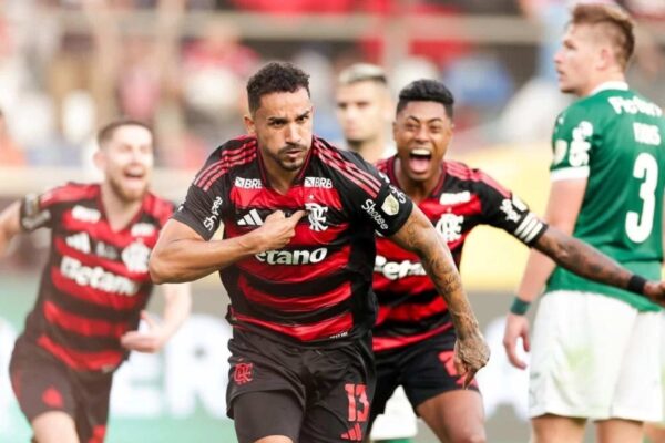 Flamengo e Palmeiras duelam no Maracanã em confronto decisivo pela liderança do Brasileirão. (Imagem: Gilvan de Souza/ Flamengo)